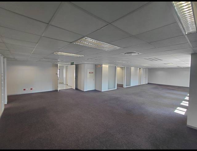 371M² OFFICE TO LET IN LYME PARK